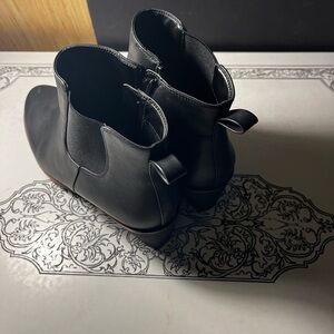 Aerosols Black Ankle Boots with Elastic Panels Size 10 Zipper New